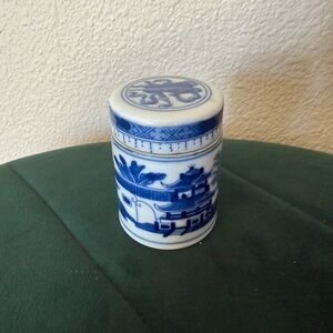 Vintage Flow blue willow small spice canister.